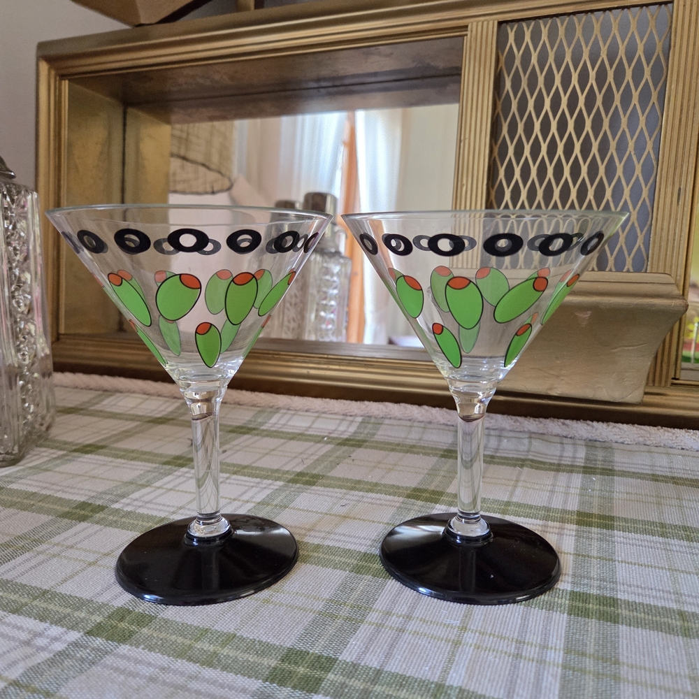 🍸Olive Martini Glasses with Black Base